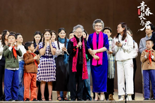 从战场到讲台，这位92岁老师的“芳华”在歌剧中重现